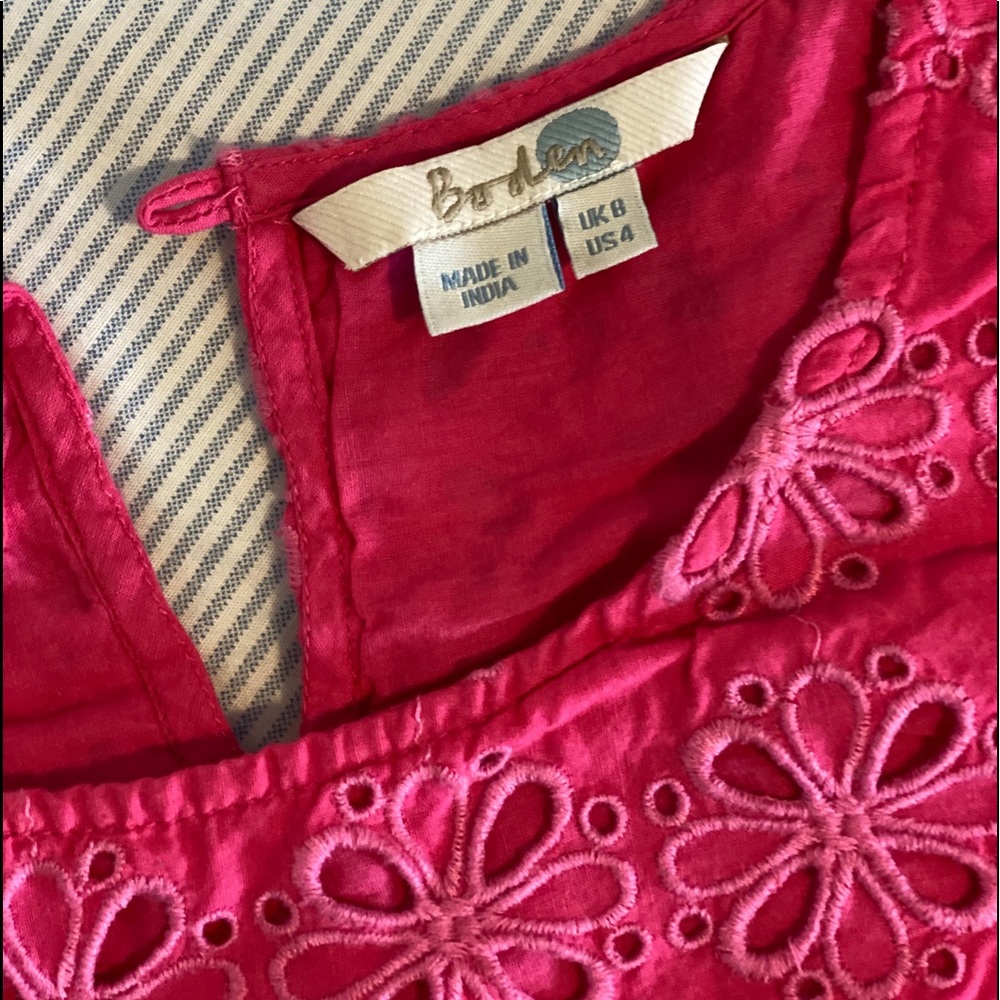 Sleeveless cut work cotton top.